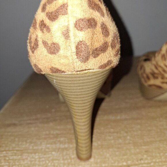Leopard Platform Heels by Guess sz 10 - Picture 7 of 8